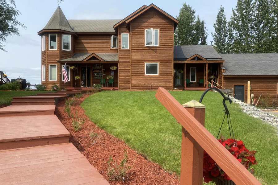 Talkeetna Denali View Lodge & Cabins — image 1 of 2