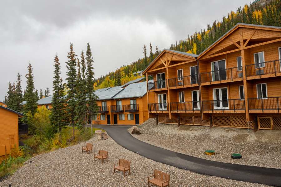 Denali Bluffs Hotel — image 1 of 11