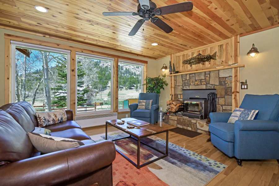 Alaska Vacation Rentals & Cabins — image 1 of 1
