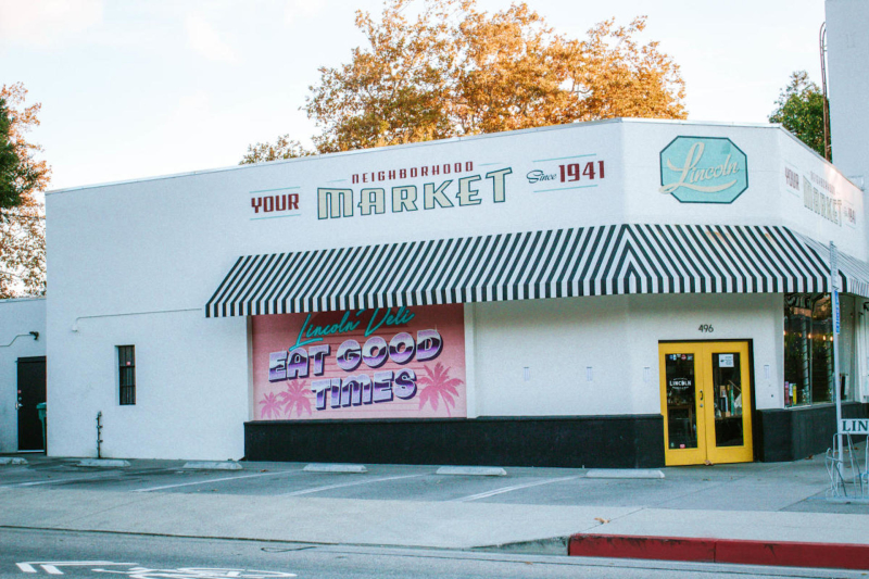 Exterior of Lincoln Market & Deli