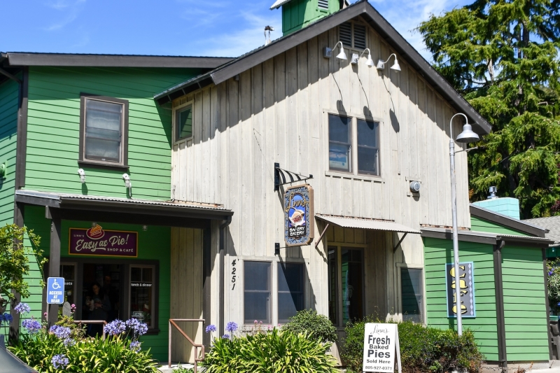 Linn's Pie and Bakery Building Exterior/Sign in Cambria