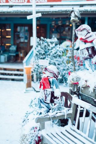 Frosty Snowmen Outside Fred's Mercantile | Beech Mountain