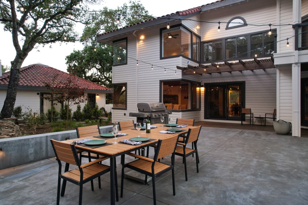 Tranquil Sonoma Retreat.GlenEllen.Outdoor Dinning