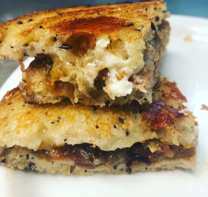 Spicy fig jam grilled cheese