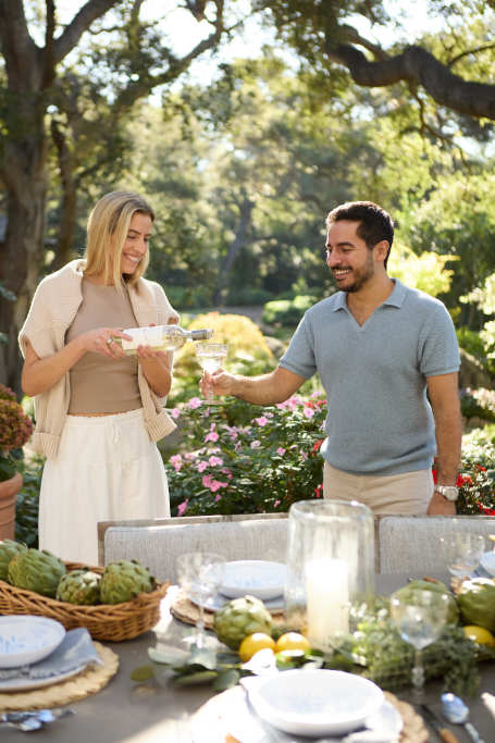 Sauvignon Blanc Pouring