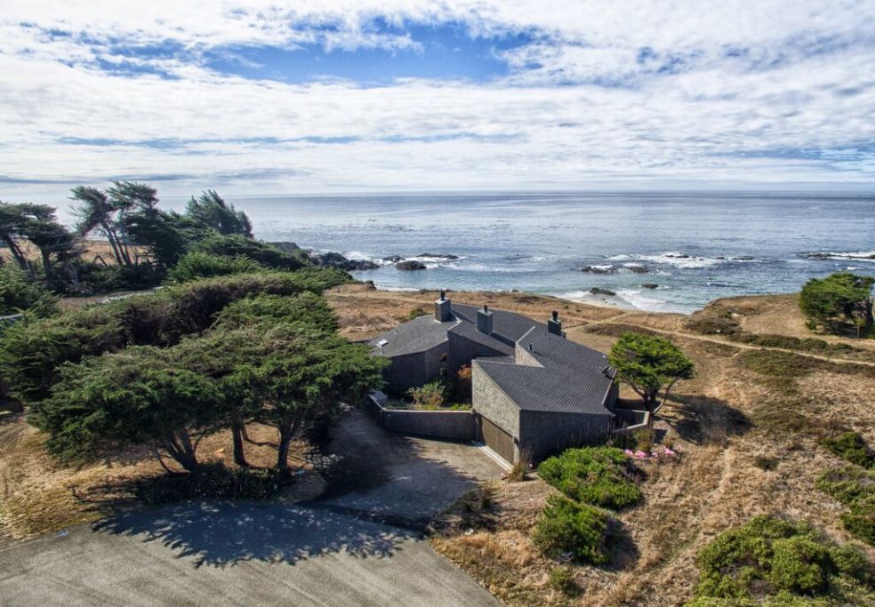 Uniquely situated on one of the Pacific coast’s most spectacular bluffs