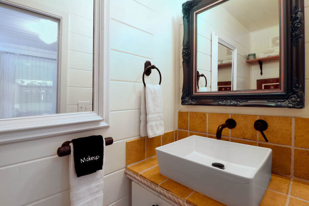 The half bath in the second bedroom.