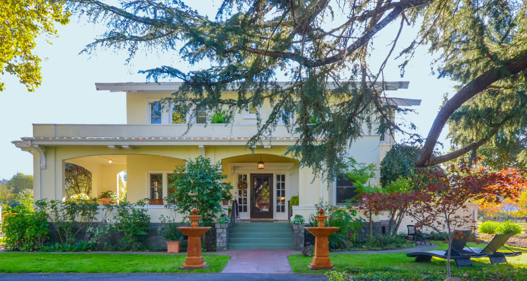 Welcome to Casa Bella - Kenwood Luxury Estate