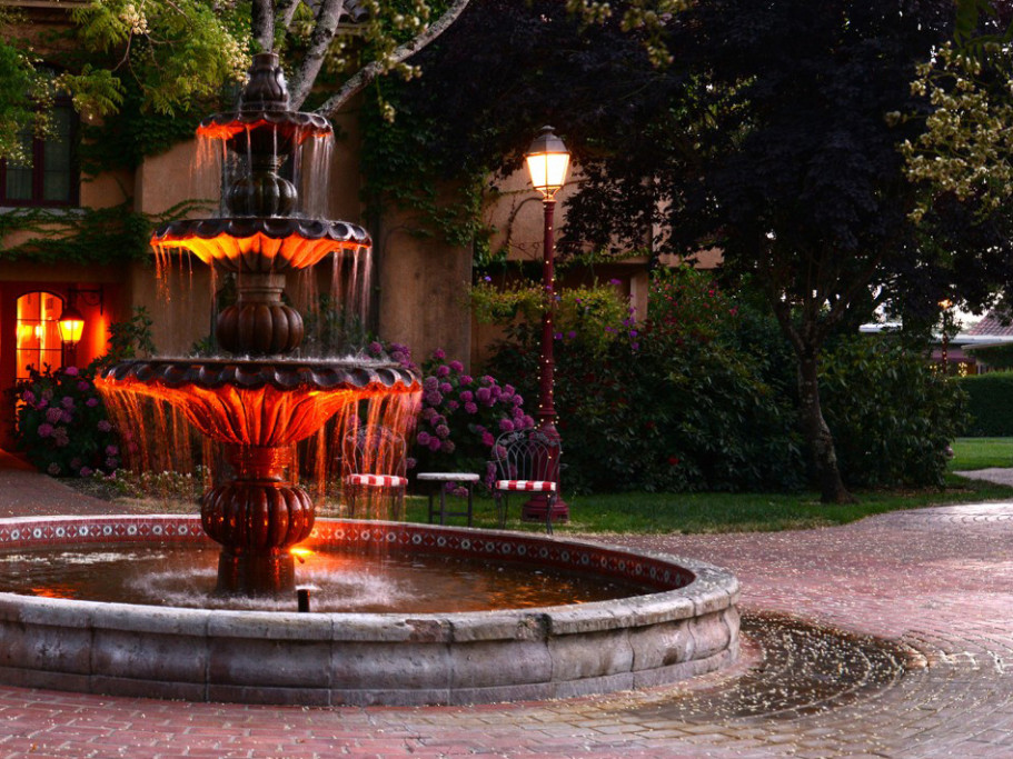 Vintners Inn - the fountain and courtyard