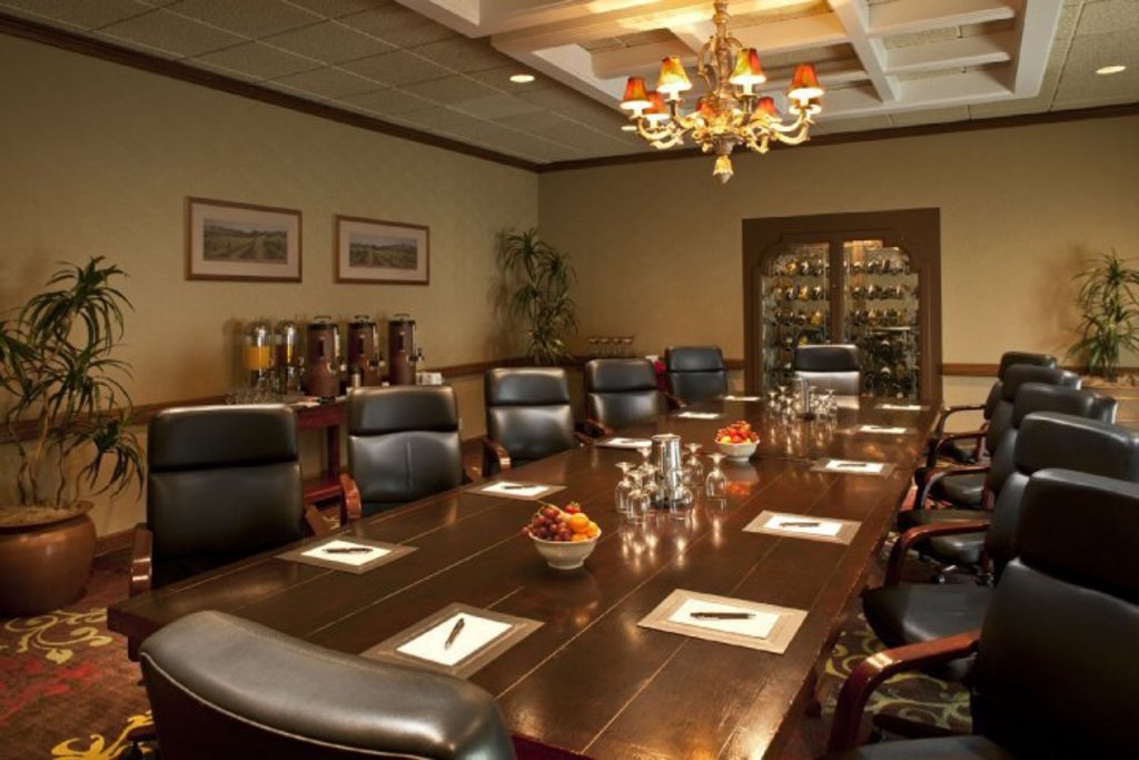 DoubleTree Sonoma Wine Country Board Room