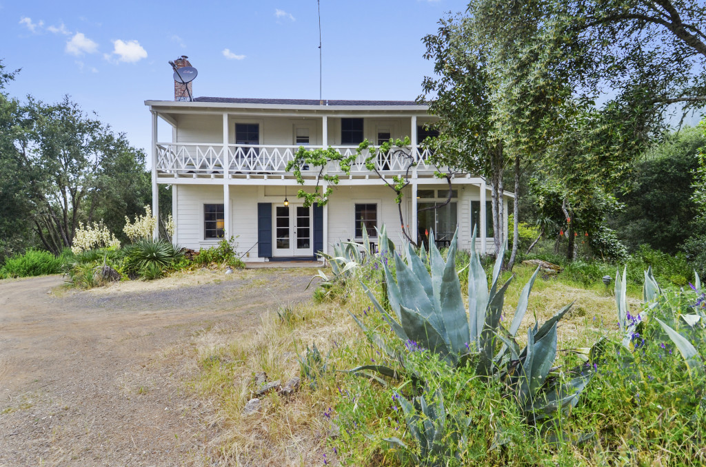 The Farmhouse at Black Mountain- Your Wine Country Dream Property!