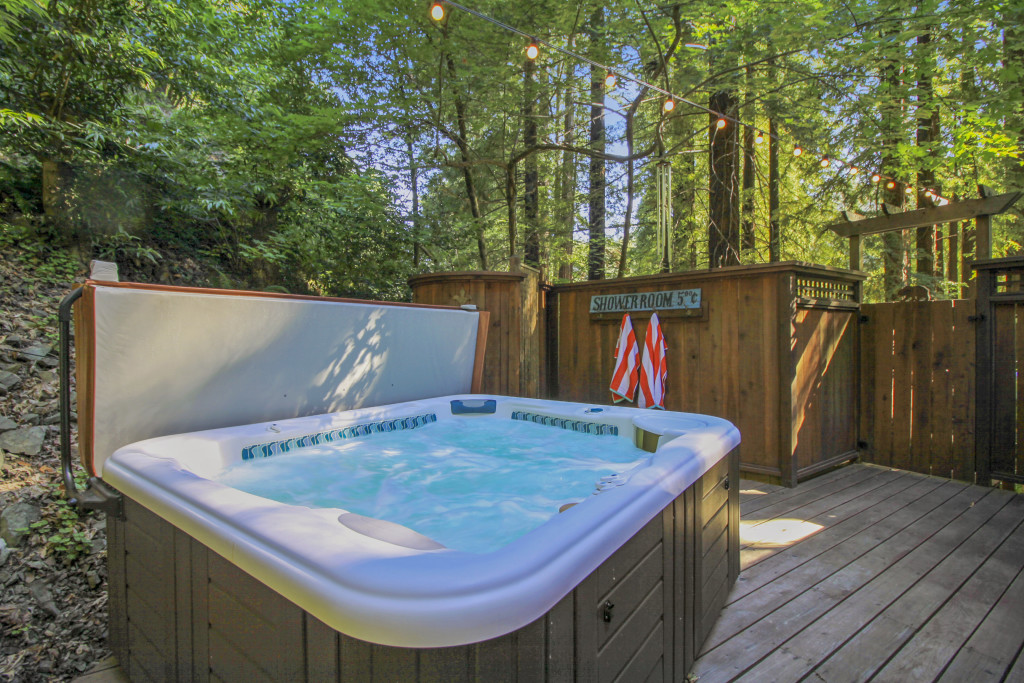 Hot Tub and Outdoor Shower at Modern Zen