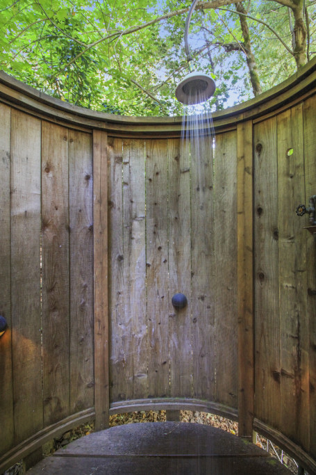 Outdoor Shower at Modern Zen