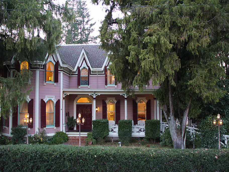 Gables Wine Country Inn, a Bed & Breakfast - The Gables Wine Country Inn is a beautifully restored Victorian mansion in the center of California’s spectacular Sonoma Wine Country.