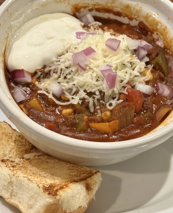 Veggie Chili - Veggie Chili with cheese, sour cream, onion and a toasted roll