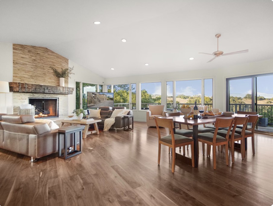Spacious Living Room with Leather seating
