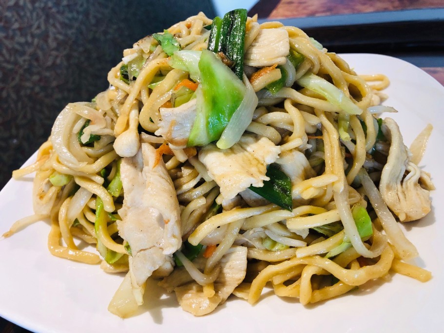 Combo of vegetables and chicken chow mein