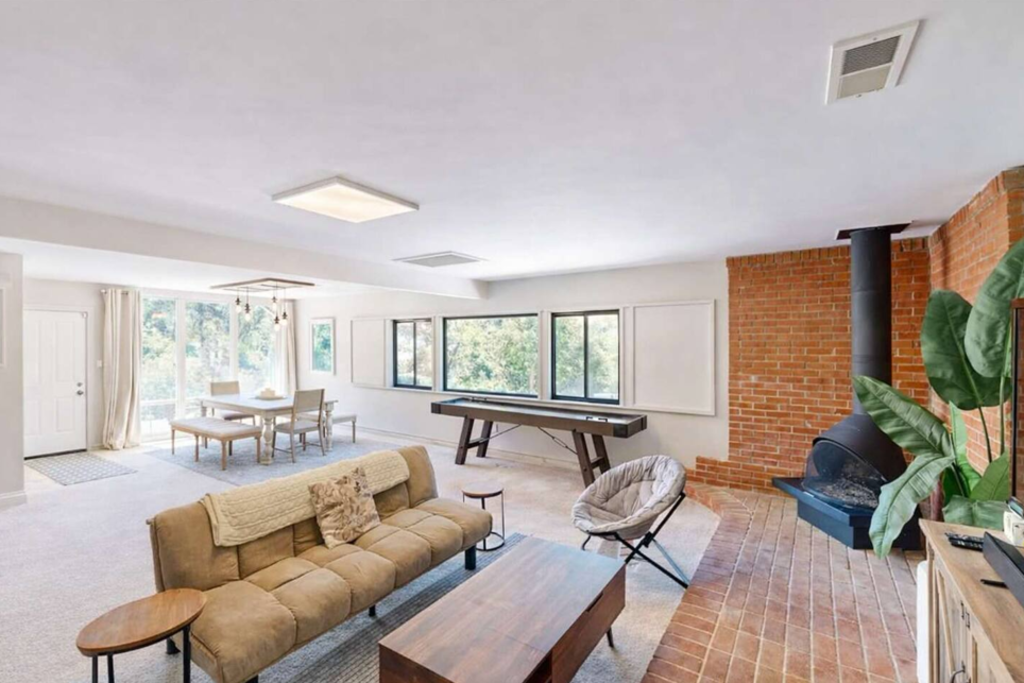 The Creekside - Living Room