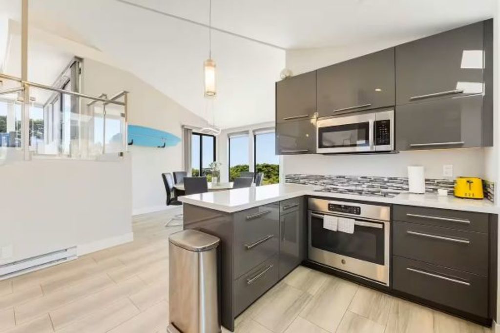 The Bodega Bay Retreat - Kitchen