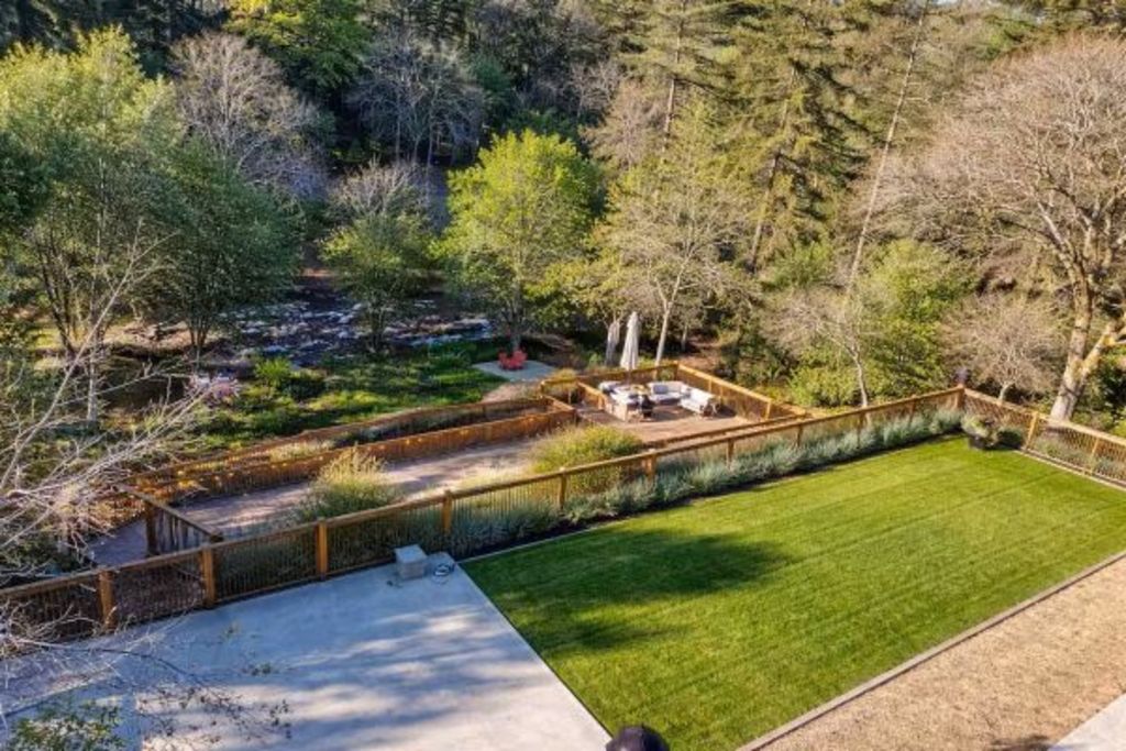 The Creekside - Backyard