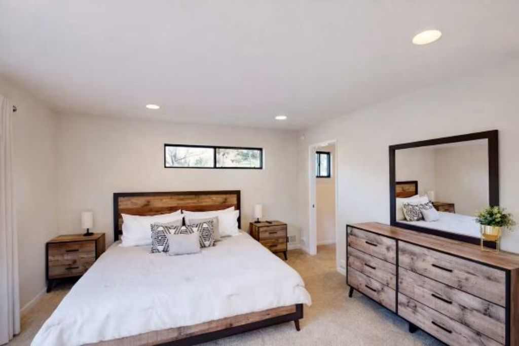 The Creekside - Bedroom