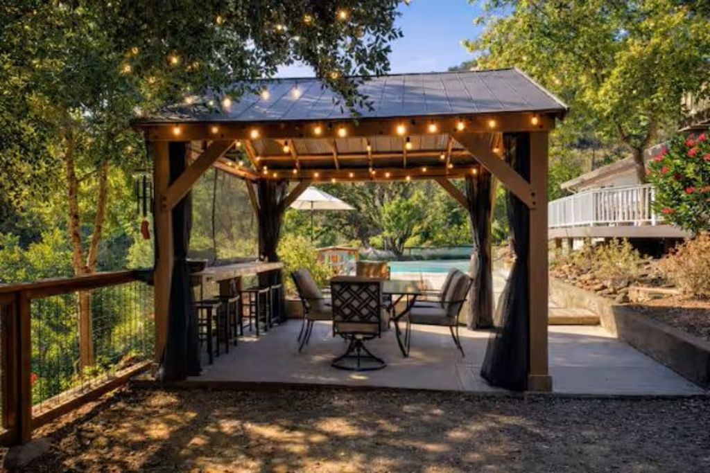 The Creekside - Pergola