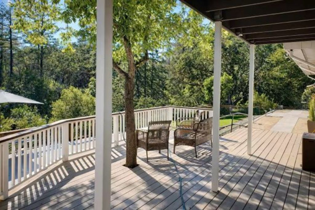 The Creekside - Patio