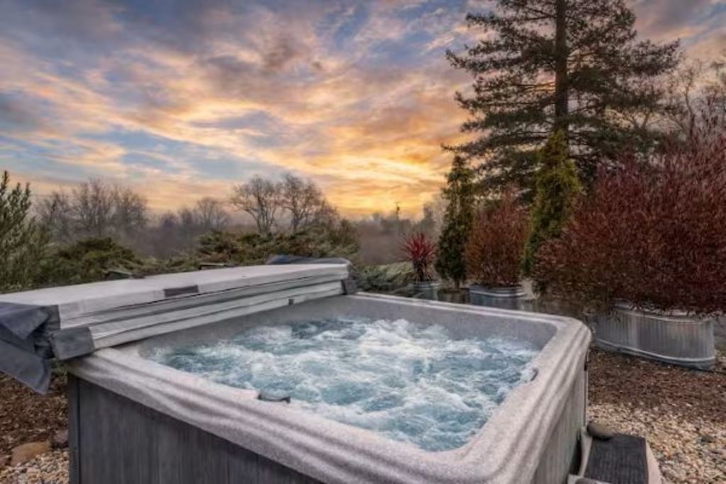The Hilltop Haven - Hot Tub