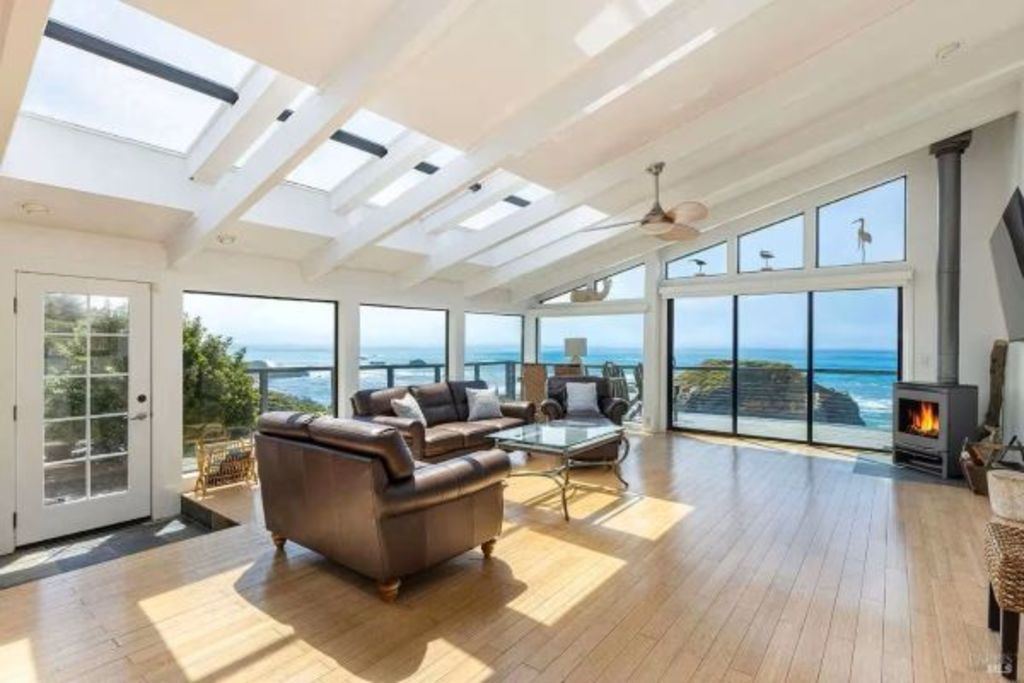 The Horizon House - Living Room