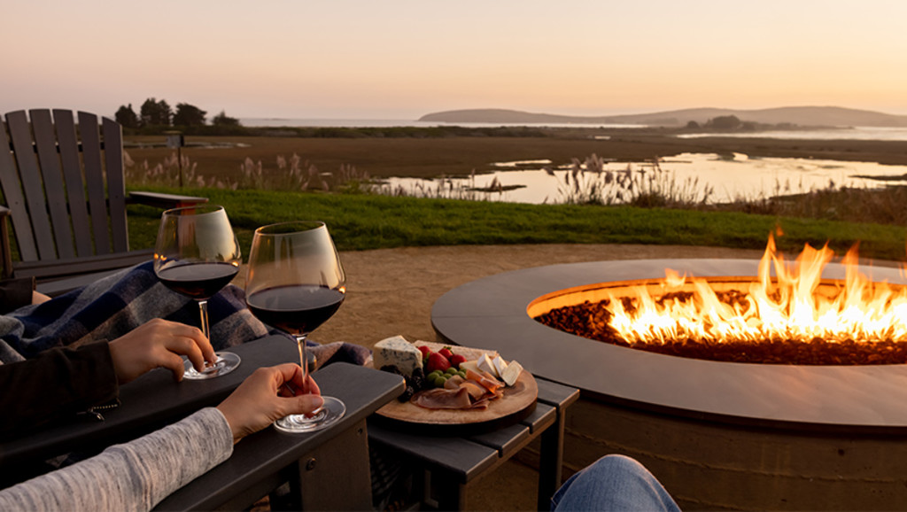 The Lodge at Bodega Bay Waveside Patio Fire Pit Water Views & Wine