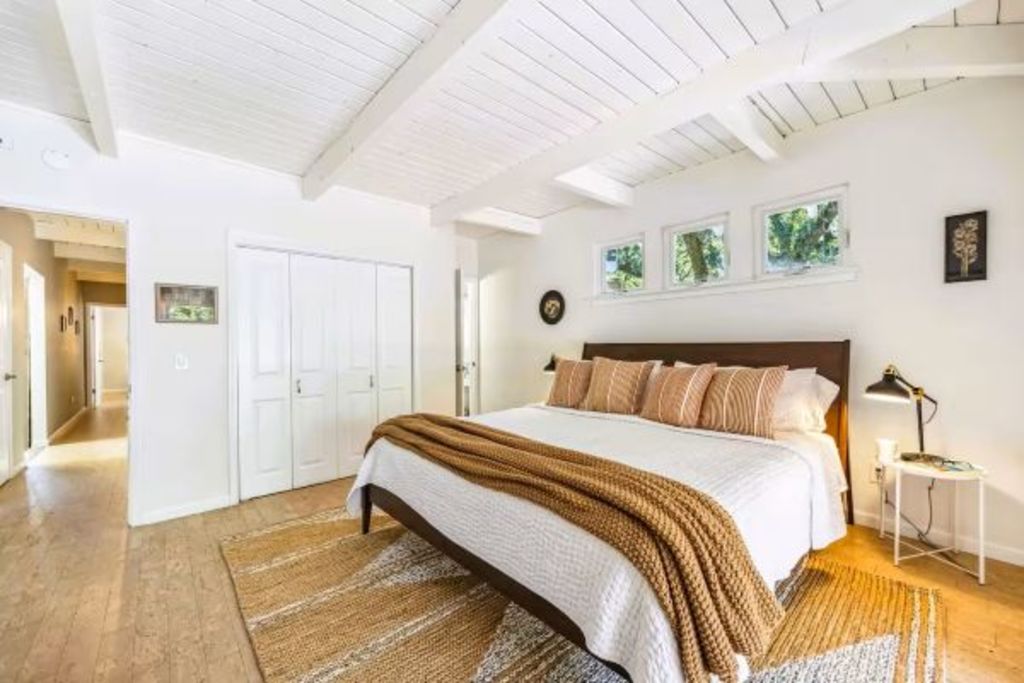 The Lovely Wine Country - Bedroom
