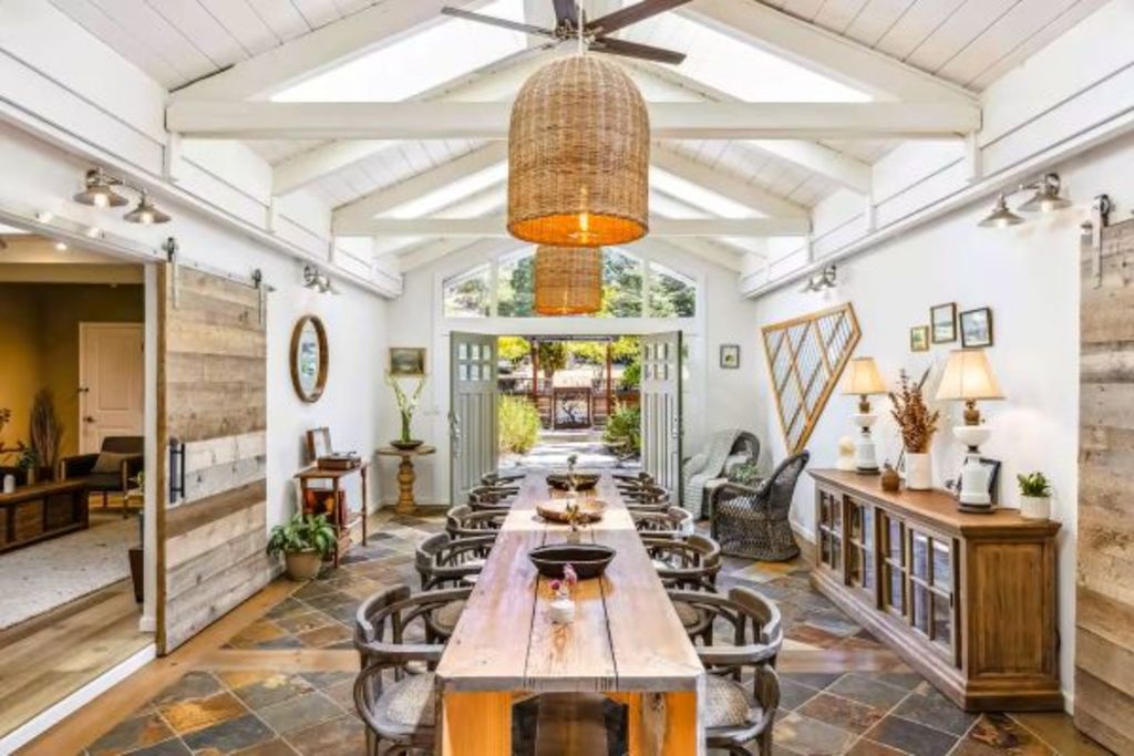 The Lovely Wine Country - Dining Room