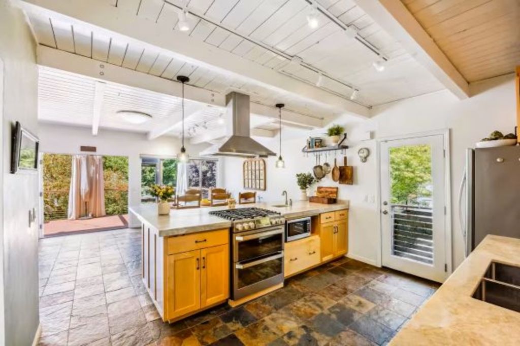 The Lovely Wine Country - Kitchen