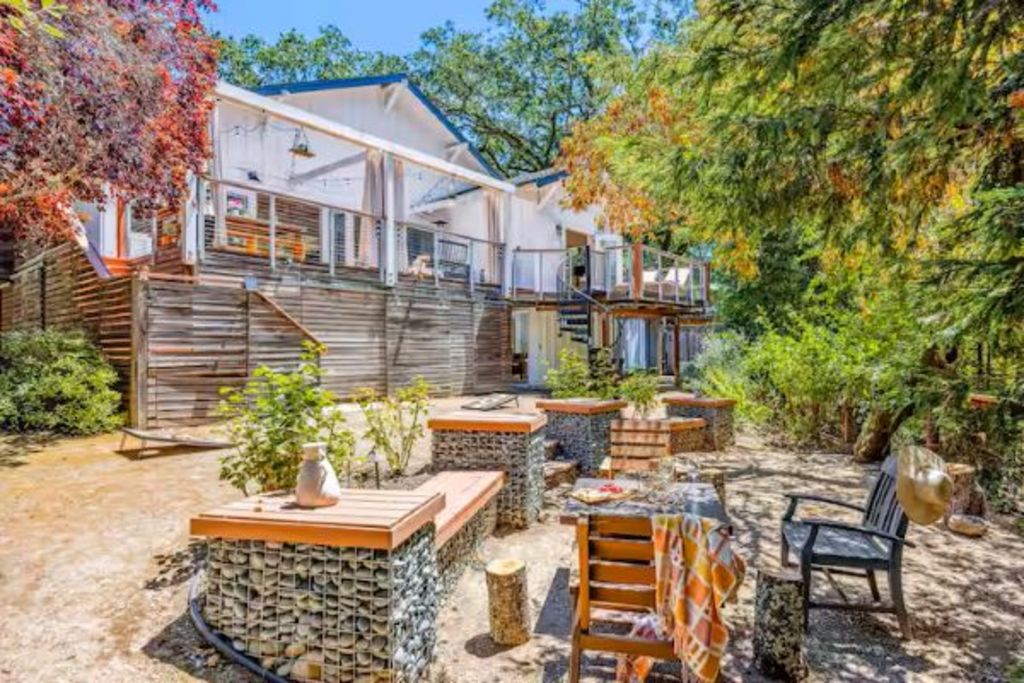 The Lovely Wine Country - Outdoor Area