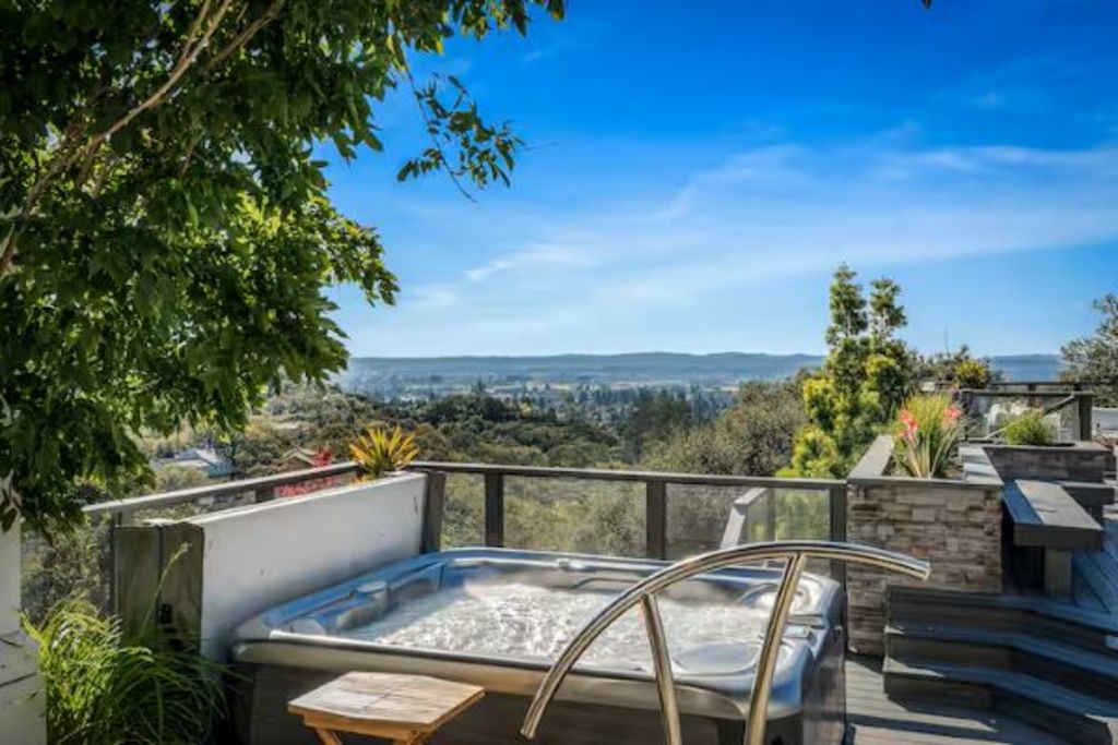 The Overlook - Hot Tub