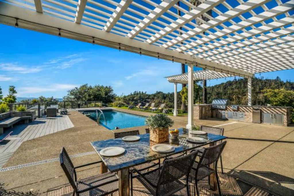 The Overlook - Patio