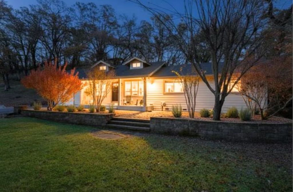 The Ravenwood - Front House