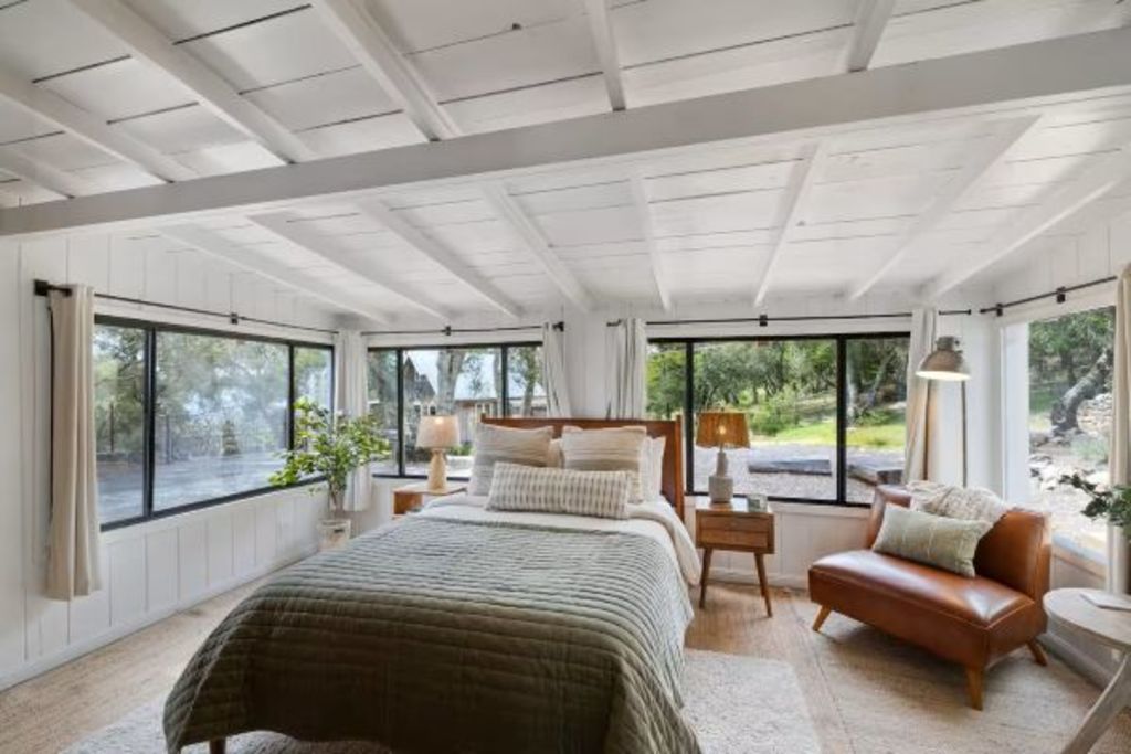 The Wine Country Retreat - Bedroom