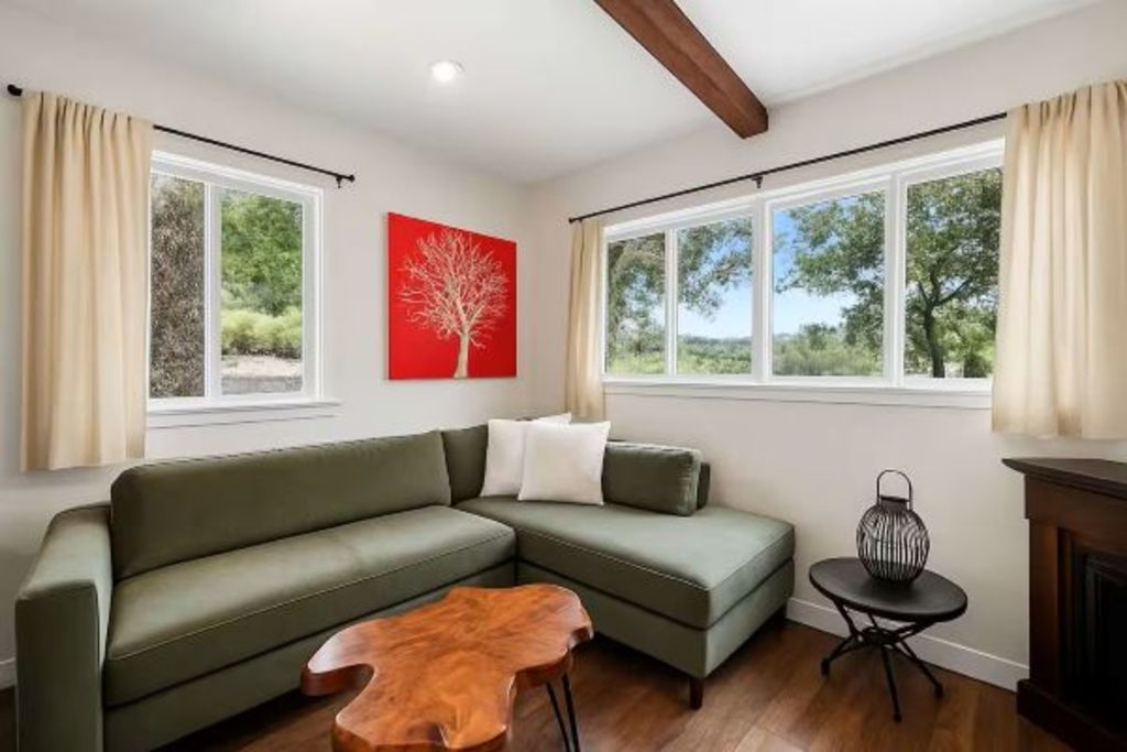 The Wine Country Retreat - Sitting Area