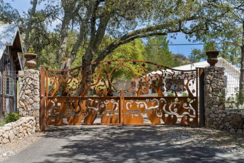 The Wine Country Retreat