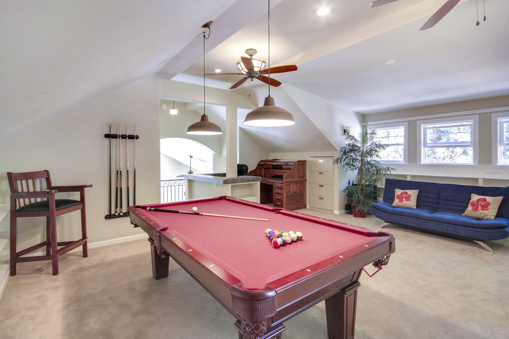 Upstairs Loft, Futon and Pool Table.