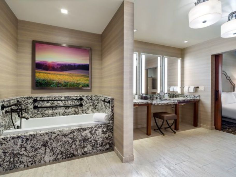 Lavender Suite Bathroom