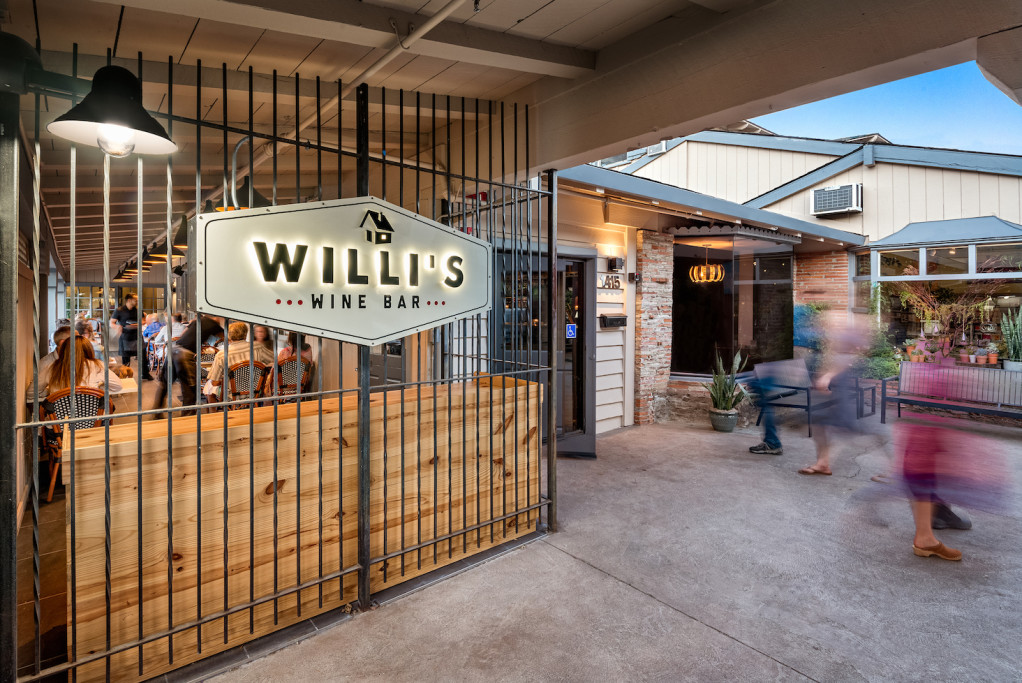 Willi's Wine Bar Exterior