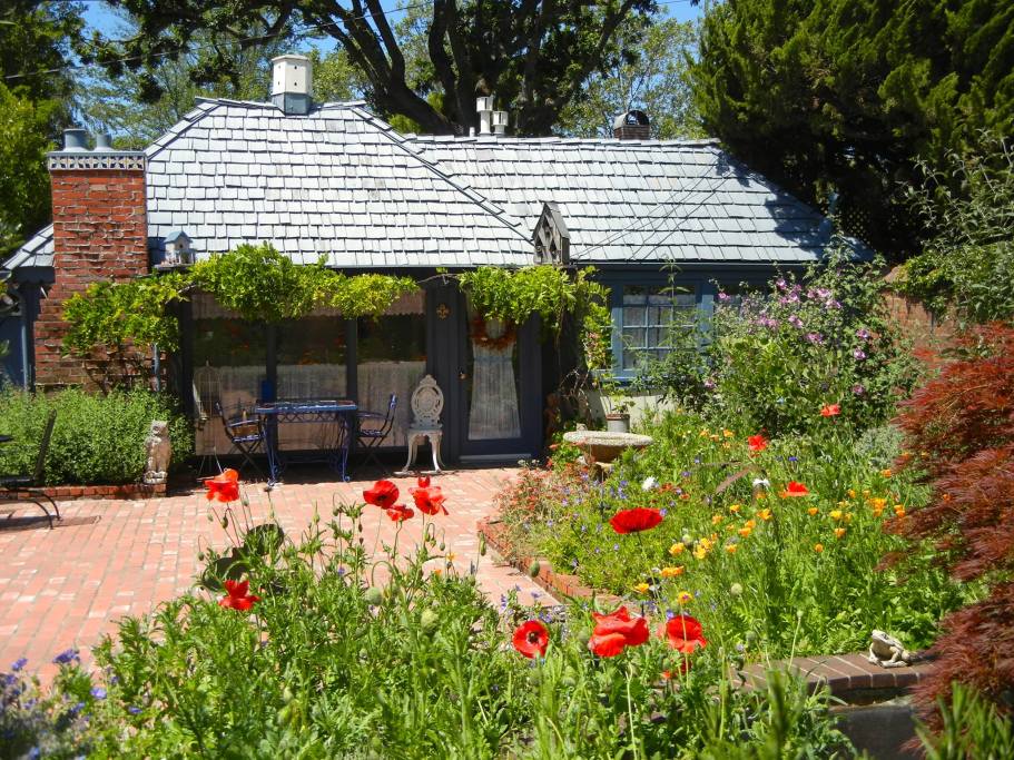 Wine Country Historic Town Cottage