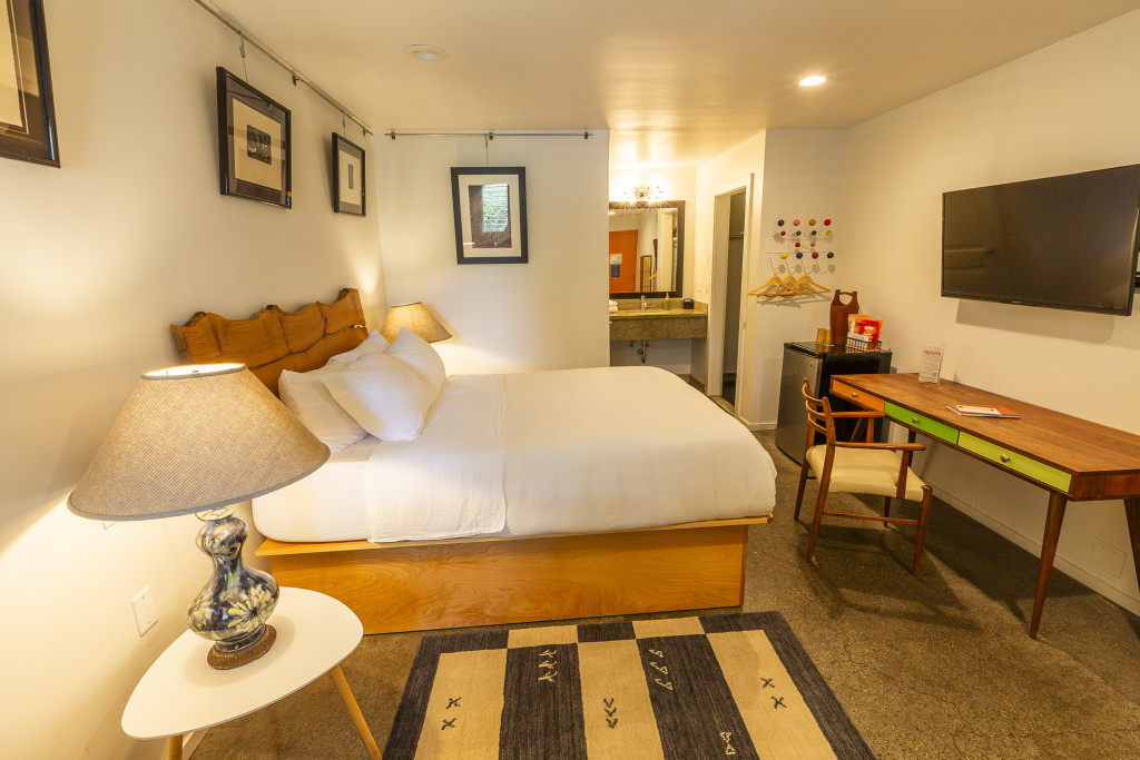 Standard Queen Room