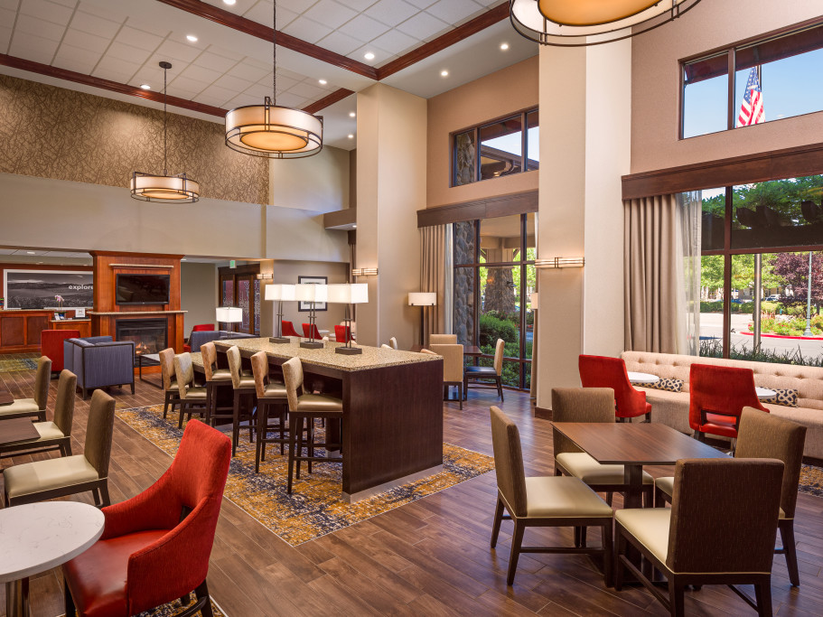 Hampton Inn & Suites lobby and complimentary breakfast in Windsor