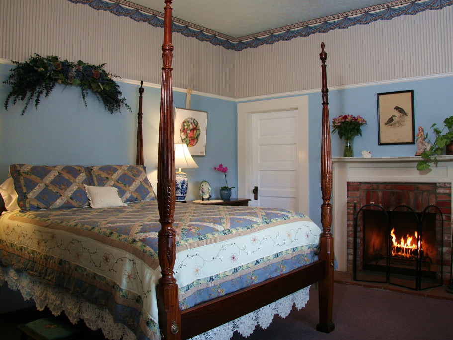 The Blueberry Room at the Raford Inn
