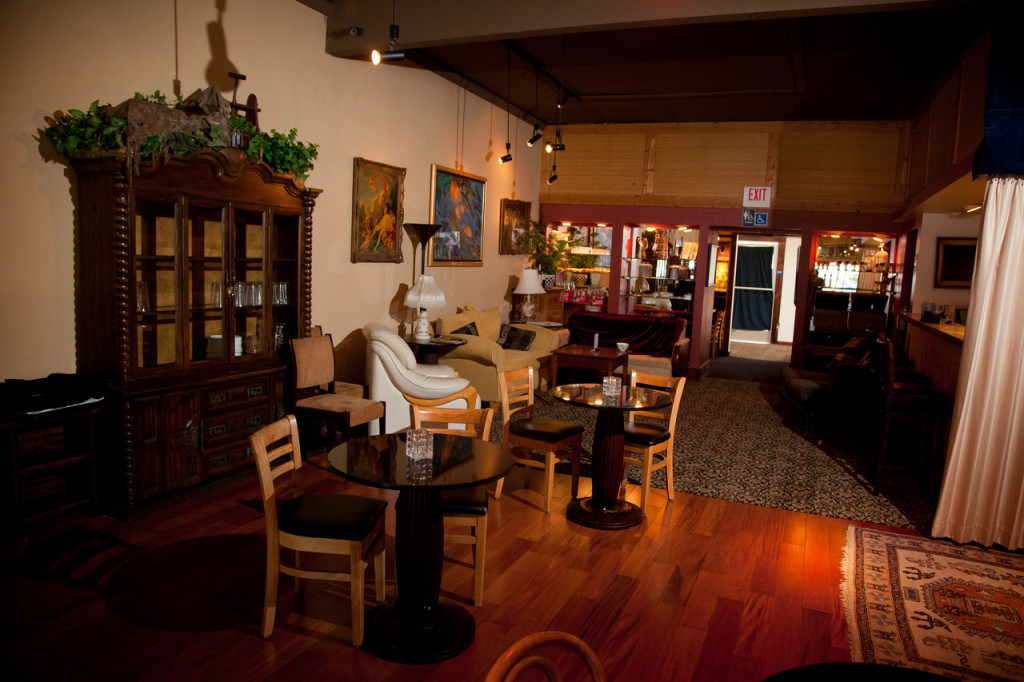 Main Street Bistro and Piano Bar Lounge & Gift Shop
