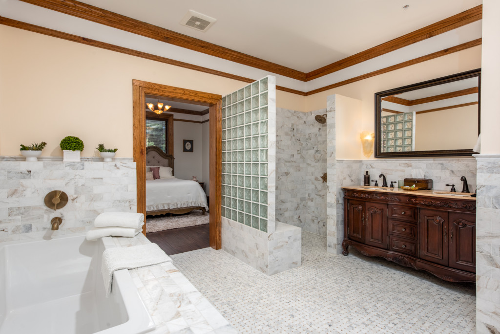 Cloverdale House Inn - Bathroom