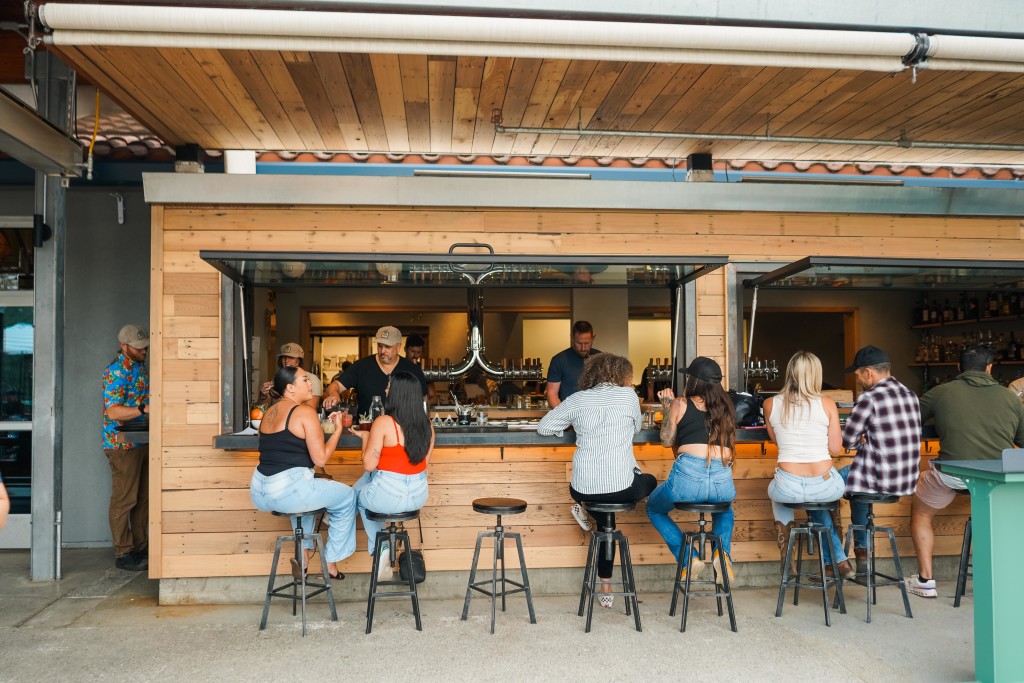 Waterhawk Lake Club - Bar